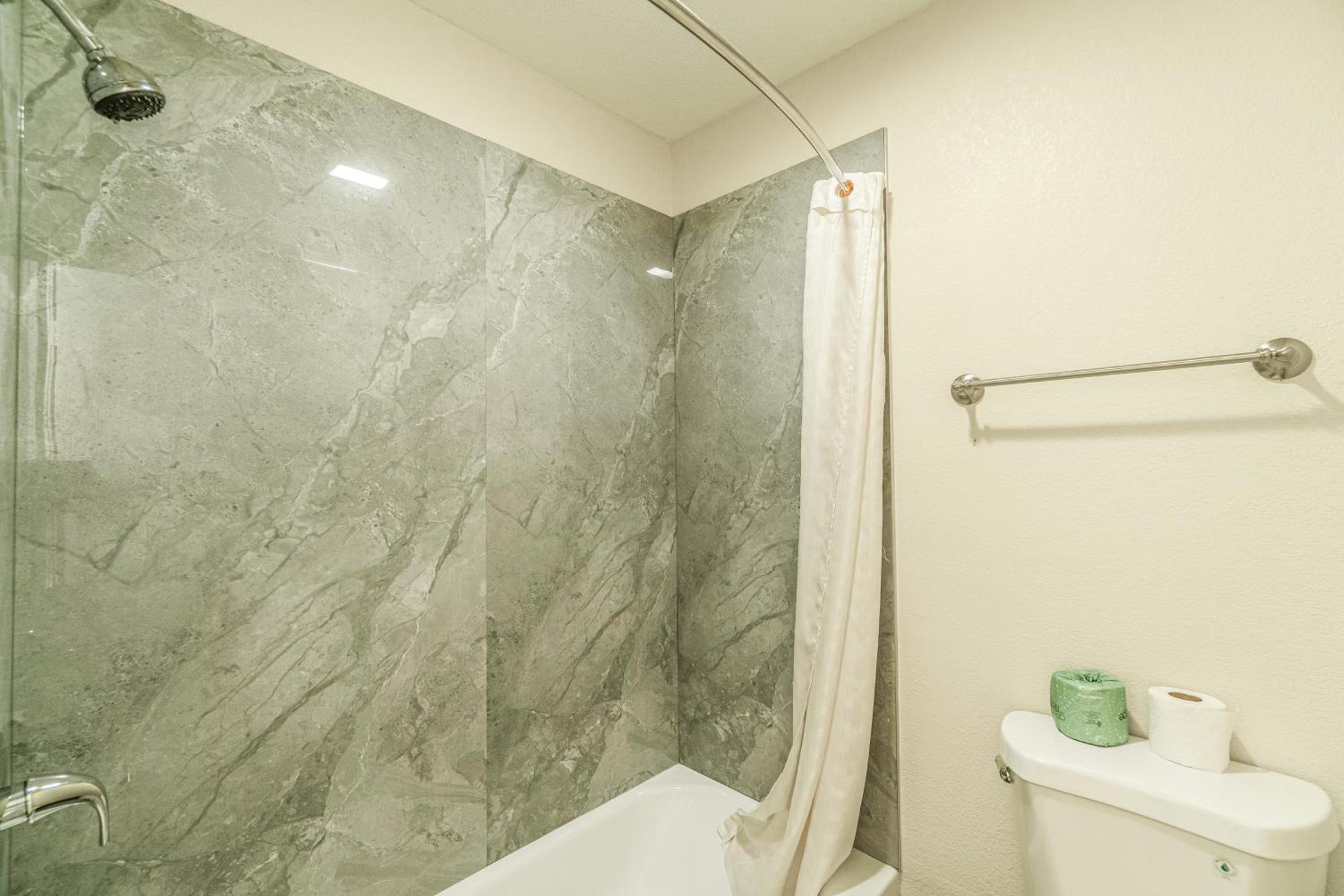 Regency Inn By Oyo Rockdale Tx ภายนอก รูปภาพ